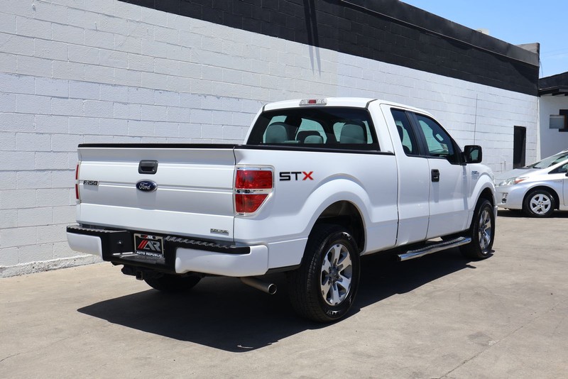 Ford F-150 Vehicle Full-screen Gallery Image 05