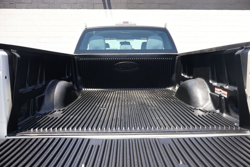 Ford F-150 Vehicle Full-screen Gallery Image 08