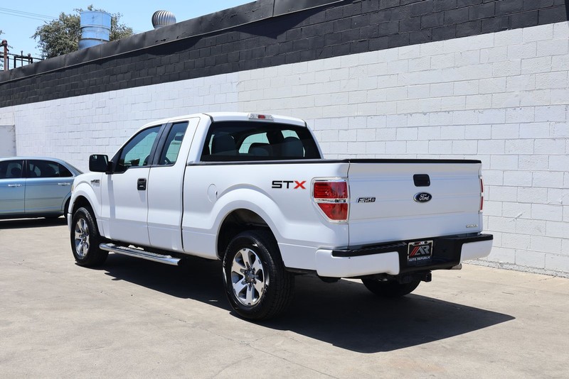 Ford F-150 Vehicle Full-screen Gallery Image 09
