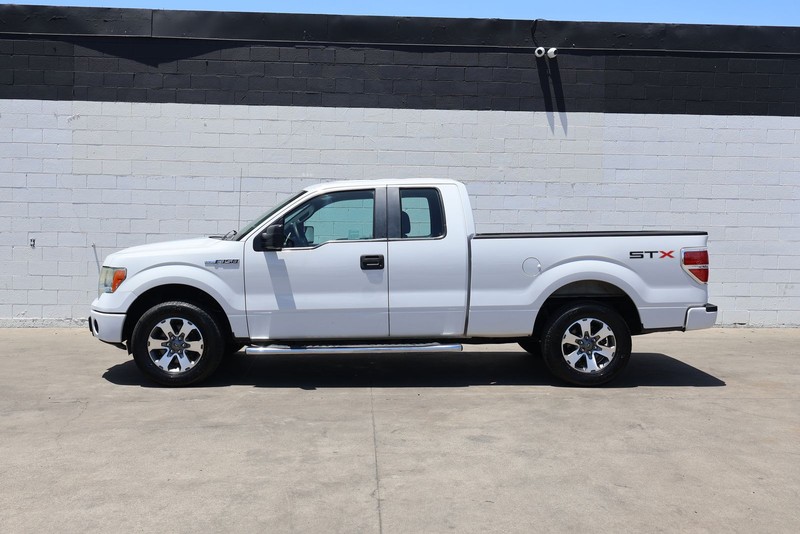 Ford F-150 Vehicle Full-screen Gallery Image 10