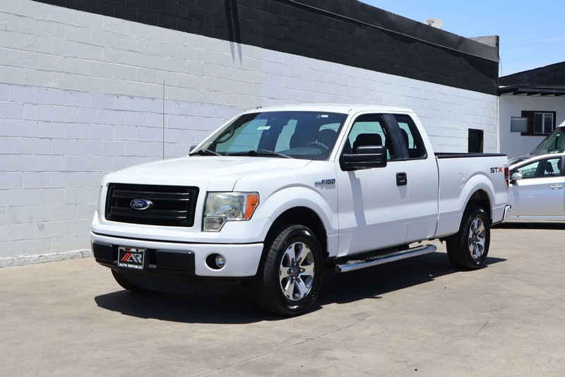 Ford F-150 Vehicle Full-screen Gallery Image 11