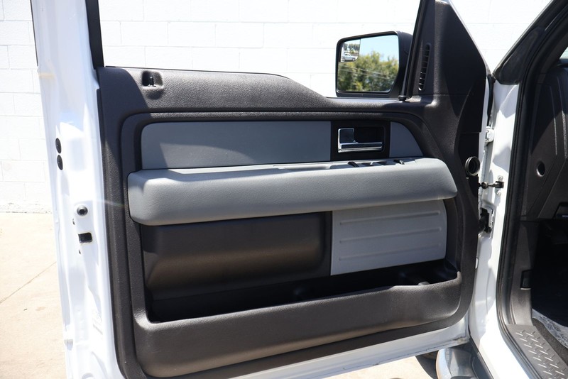 Ford F-150 Vehicle Full-screen Gallery Image 14