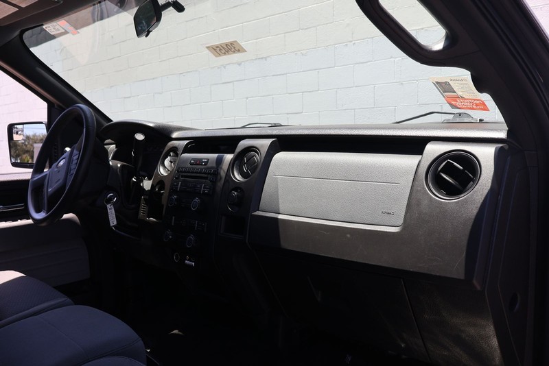 Ford F-150 Vehicle Full-screen Gallery Image 18