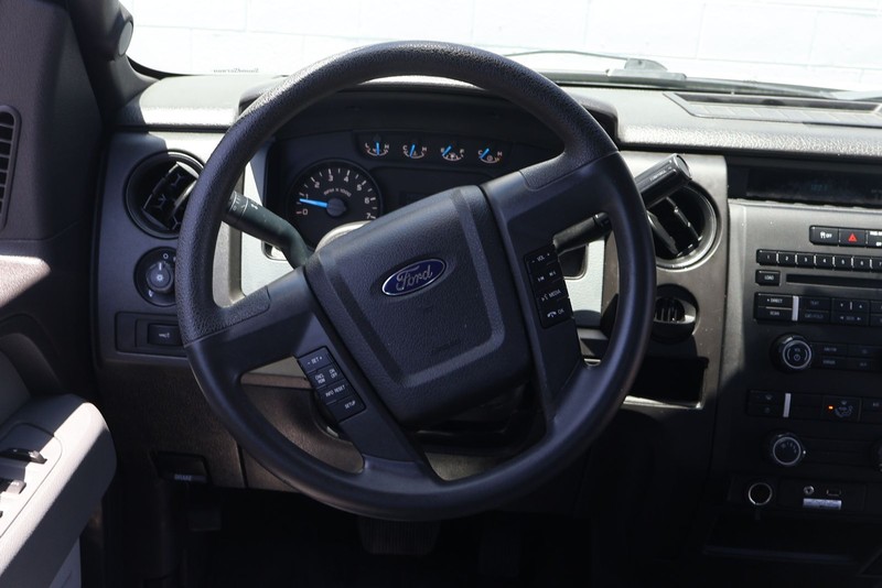 Ford F-150 Vehicle Full-screen Gallery Image 23