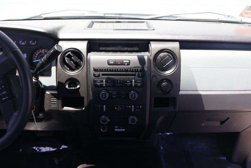 Ford F-150 Vehicle Full-screen Gallery Image 26