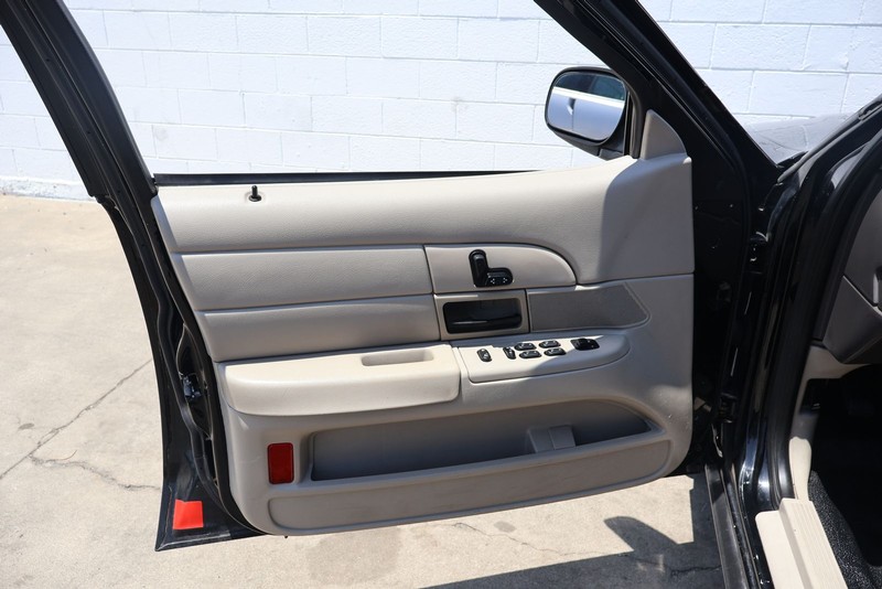 Ford Police Interceptor Vehicle Full-screen Gallery Image 13