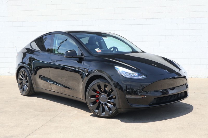 Tesla Model Y Vehicle Full-screen Gallery Image 01