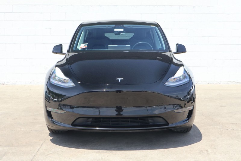 Tesla Model Y Vehicle Full-screen Gallery Image 02