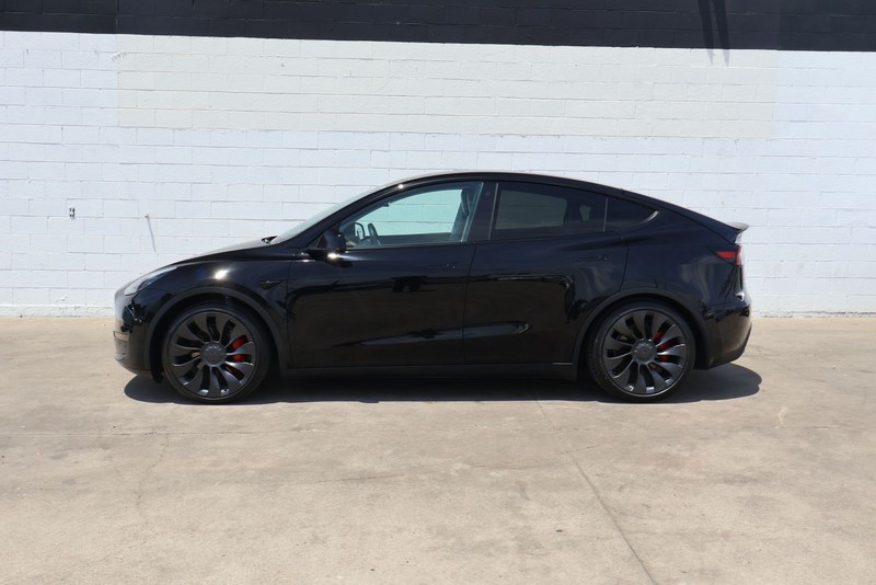 Tesla Model Y Vehicle Full-screen Gallery Image 10