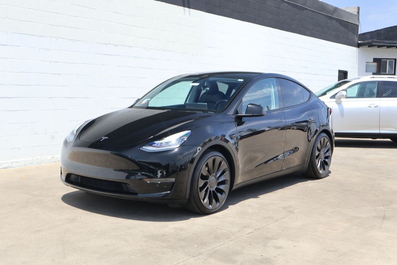 Tesla Model Y Vehicle Full-screen Gallery Image 11