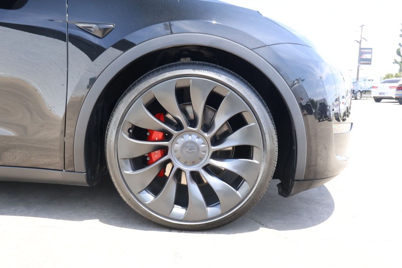 Tesla Model Y Vehicle Full-screen Gallery Image 13