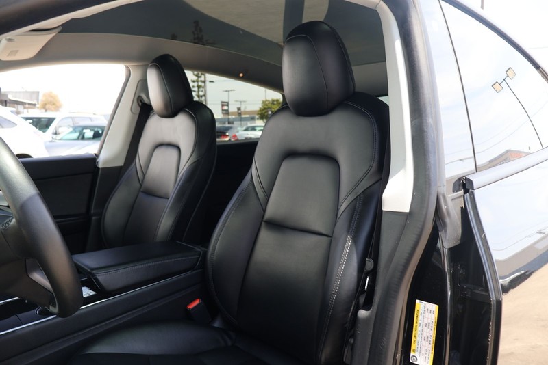 Tesla Model Y Vehicle Full-screen Gallery Image 16