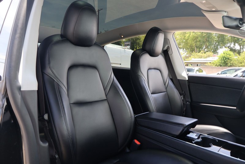 Tesla Model Y Vehicle Full-screen Gallery Image 19