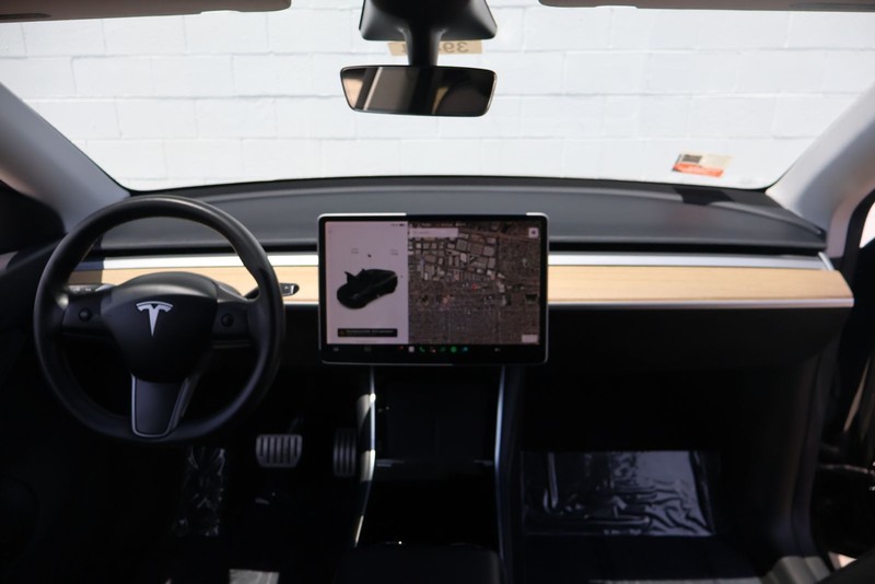 Tesla Model Y Vehicle Full-screen Gallery Image 21