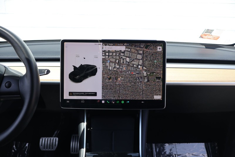 Tesla Model Y Vehicle Full-screen Gallery Image 22