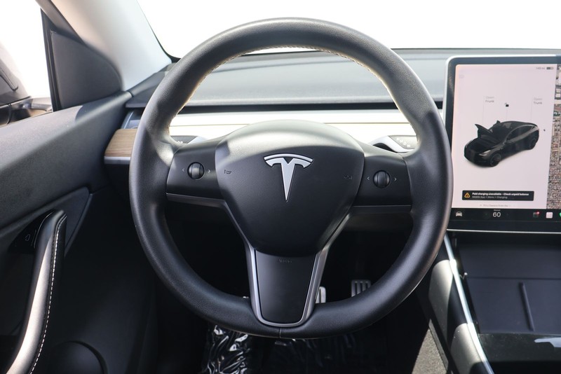 Tesla Model Y Vehicle Full-screen Gallery Image 23