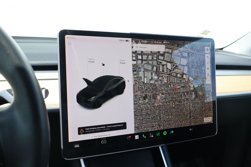 Tesla Model Y Vehicle Full-screen Gallery Image 27