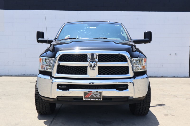 Ram 2500 Vehicle Full-screen Gallery Image 02