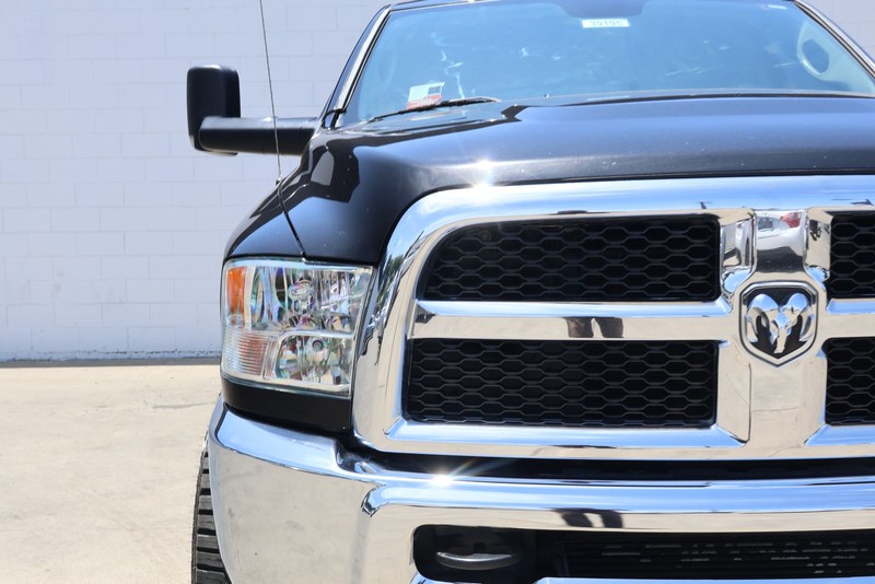 Ram 2500 Vehicle Full-screen Gallery Image 03