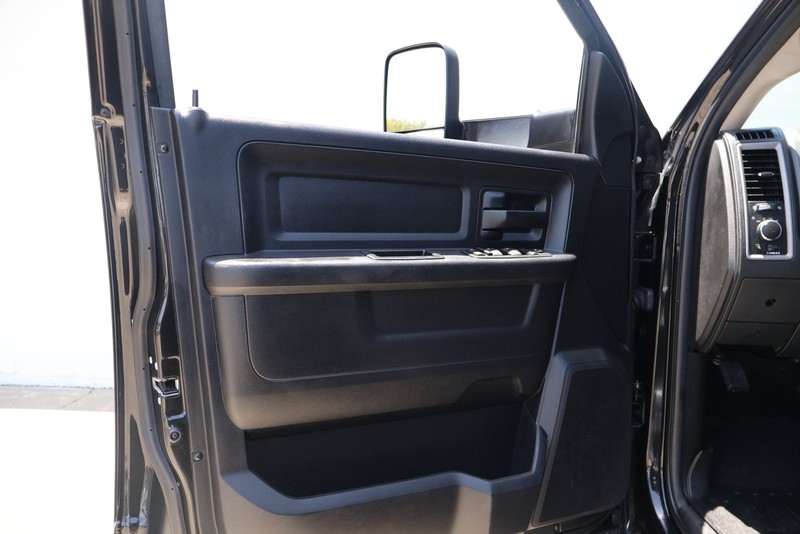 Ram 2500 Vehicle Full-screen Gallery Image 14
