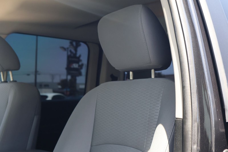 Ram 2500 Vehicle Full-screen Gallery Image 17