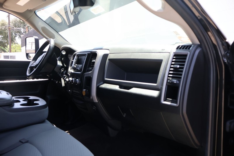 Ram 2500 Vehicle Full-screen Gallery Image 18