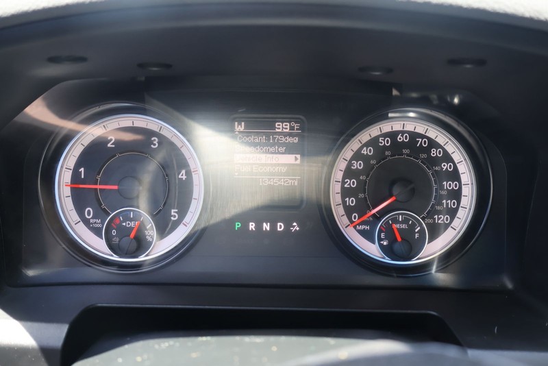 Ram 2500 Vehicle Full-screen Gallery Image 22