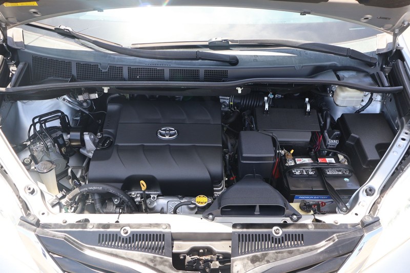 Toyota Sienna Vehicle Full-screen Gallery Image 12