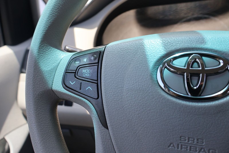Toyota Sienna Vehicle Full-screen Gallery Image 25