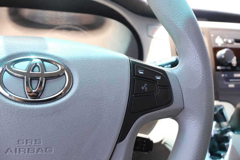 Toyota Sienna Vehicle Full-screen Gallery Image 26