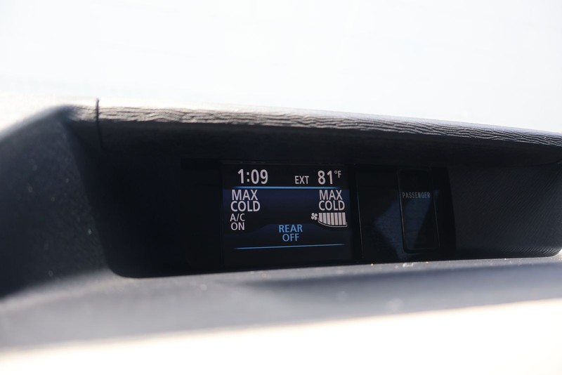 Toyota Sienna Vehicle Full-screen Gallery Image 28
