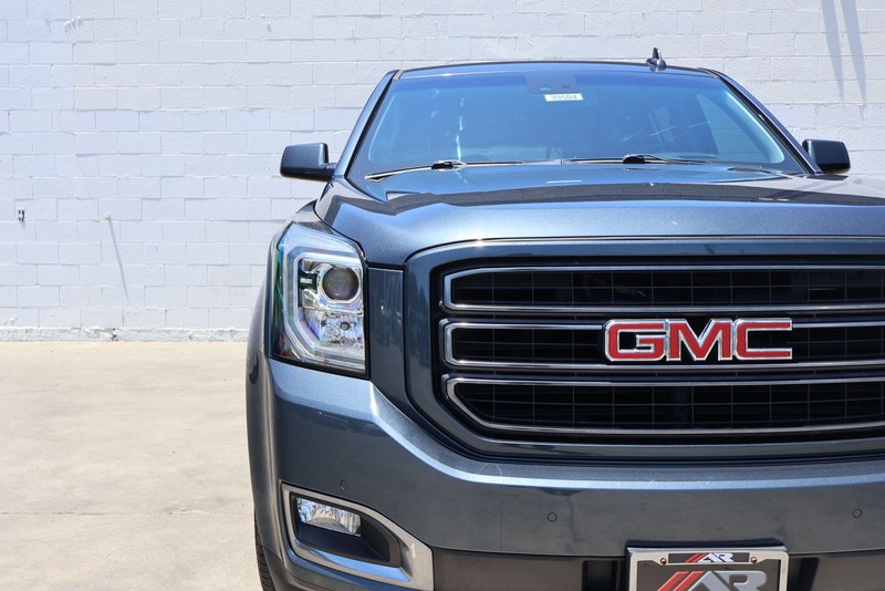 GMC Yukon XL Vehicle Full-screen Gallery Image 03