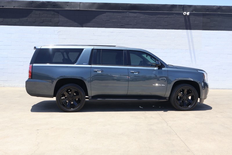 GMC Yukon XL Vehicle Full-screen Gallery Image 04