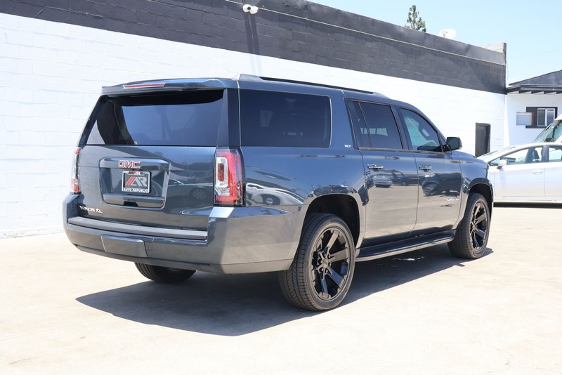 GMC Yukon XL Vehicle Full-screen Gallery Image 05