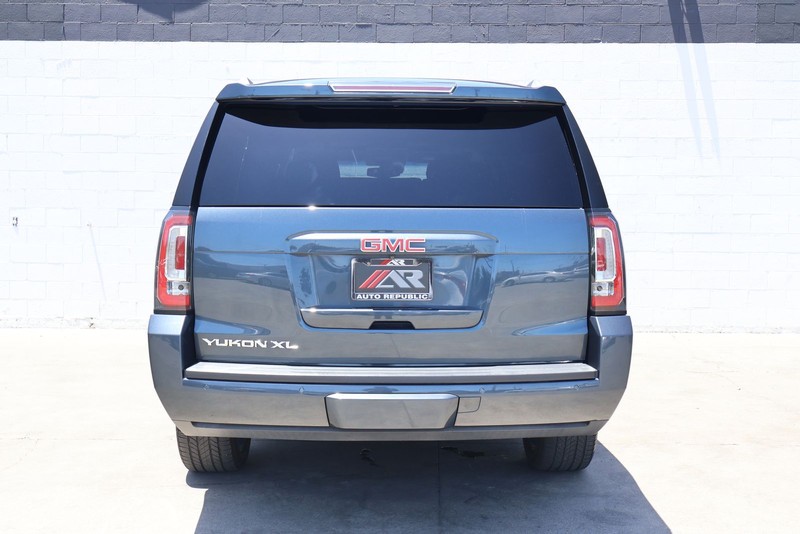 GMC Yukon XL Vehicle Full-screen Gallery Image 06