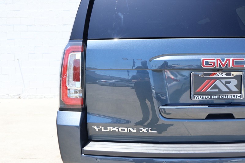 GMC Yukon XL Vehicle Full-screen Gallery Image 07