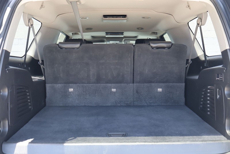 GMC Yukon XL Vehicle Full-screen Gallery Image 08