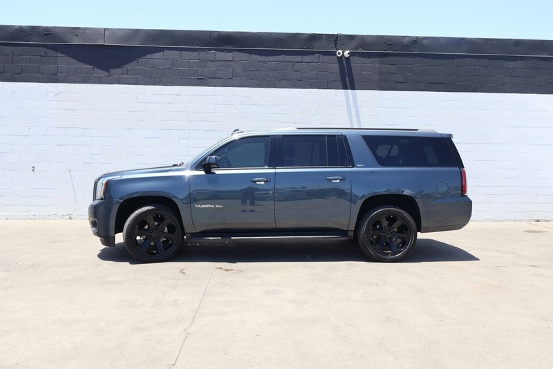 GMC Yukon XL Vehicle Full-screen Gallery Image 10