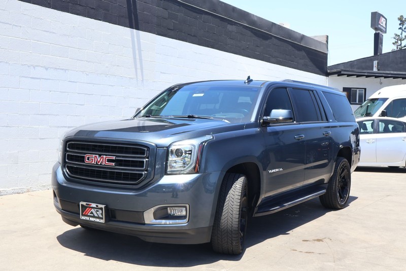 GMC Yukon XL Vehicle Full-screen Gallery Image 11