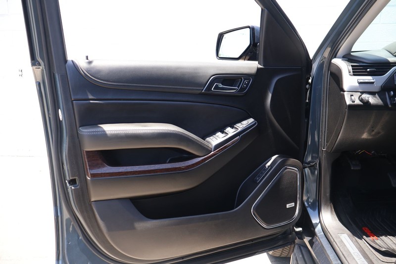 GMC Yukon XL Vehicle Full-screen Gallery Image 14