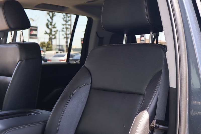 GMC Yukon XL Vehicle Full-screen Gallery Image 17
