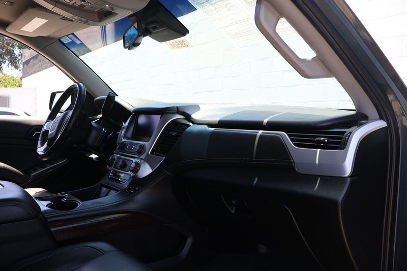 GMC Yukon XL Vehicle Full-screen Gallery Image 18