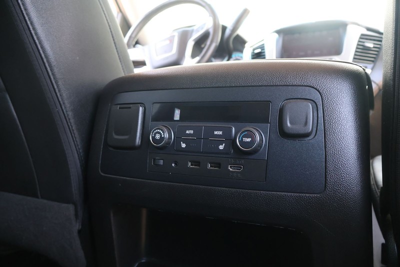 GMC Yukon XL Vehicle Full-screen Gallery Image 22