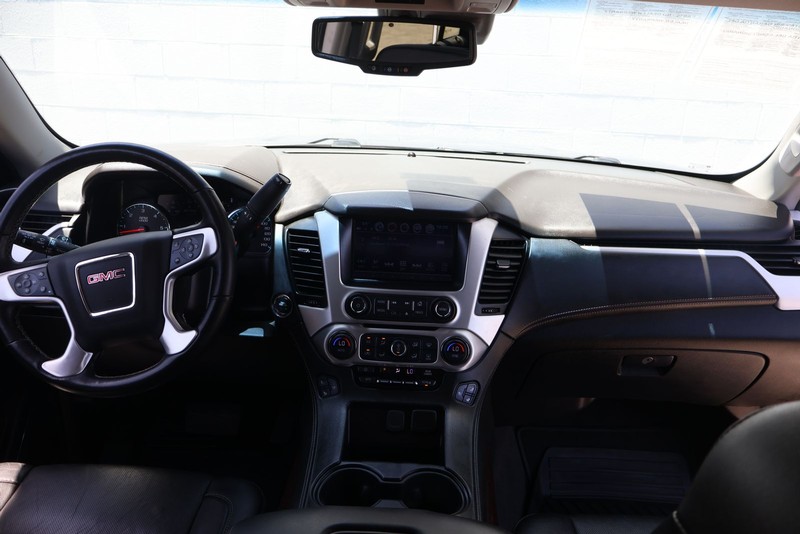 GMC Yukon XL Vehicle Full-screen Gallery Image 24