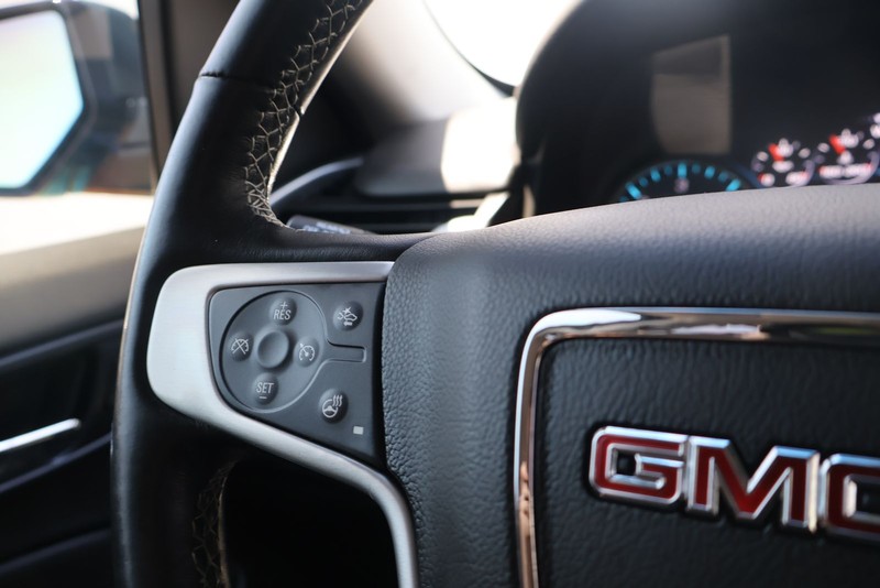 GMC Yukon XL Vehicle Full-screen Gallery Image 27