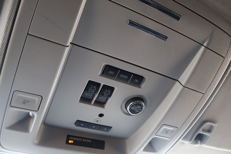 GMC Yukon XL Vehicle Full-screen Gallery Image 33