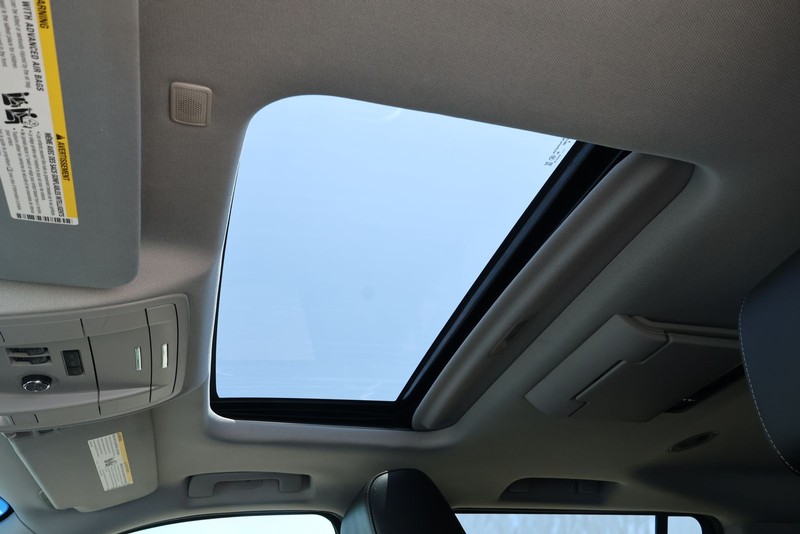 GMC Yukon XL Vehicle Full-screen Gallery Image 34