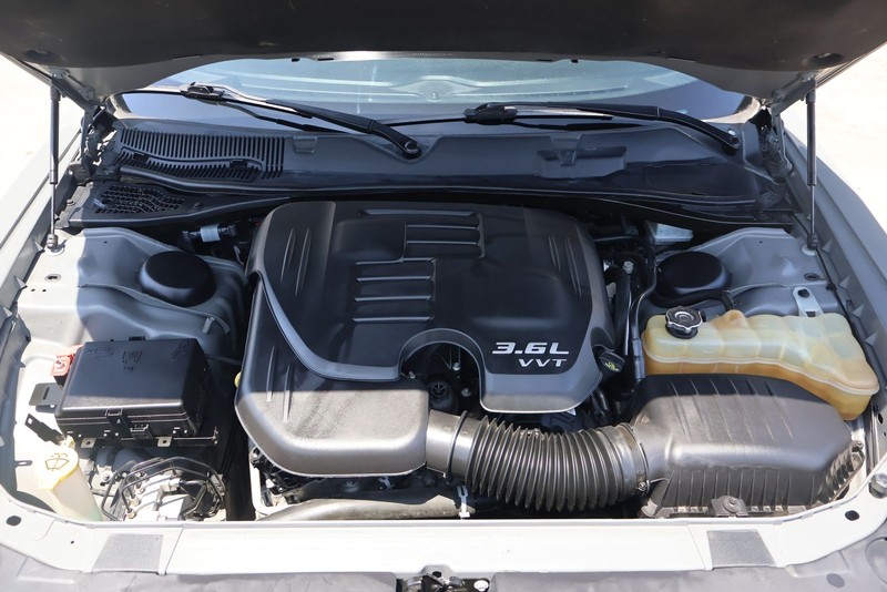 Dodge Challenger Vehicle Full-screen Gallery Image 12