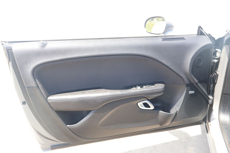 Dodge Challenger Vehicle Full-screen Gallery Image 14