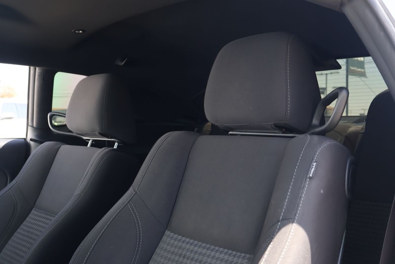 Dodge Challenger Vehicle Full-screen Gallery Image 17